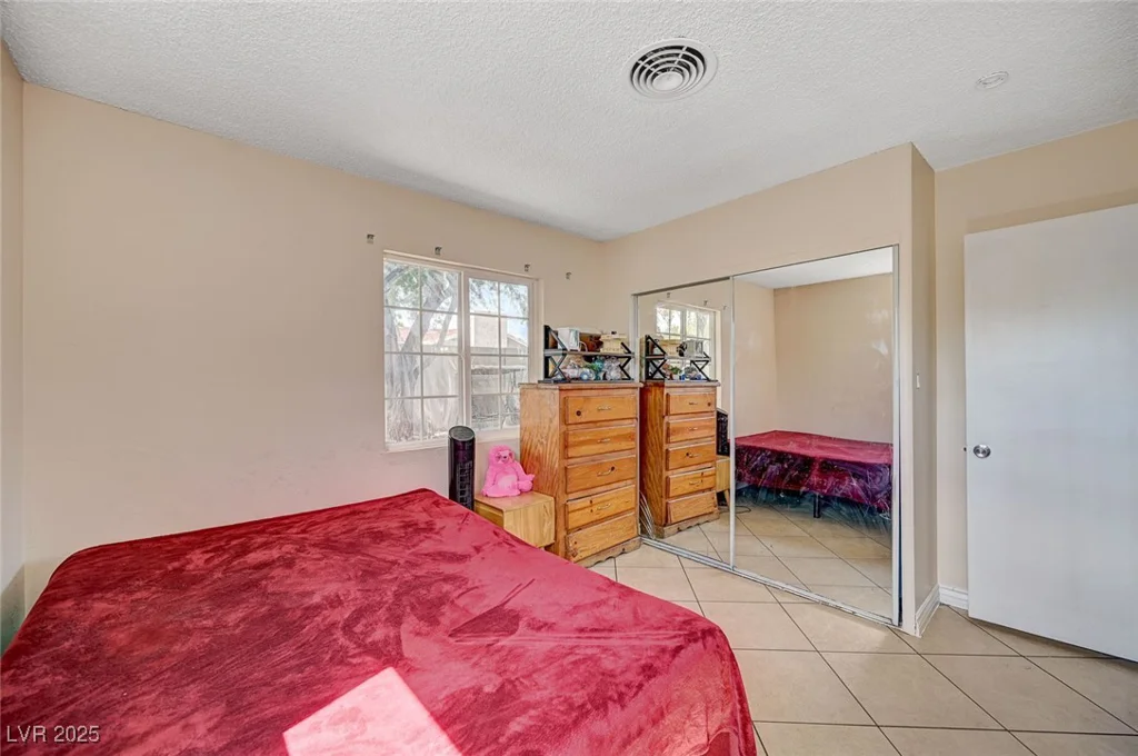 2901 Scarlet Oak, Las Vegas, NV 89104