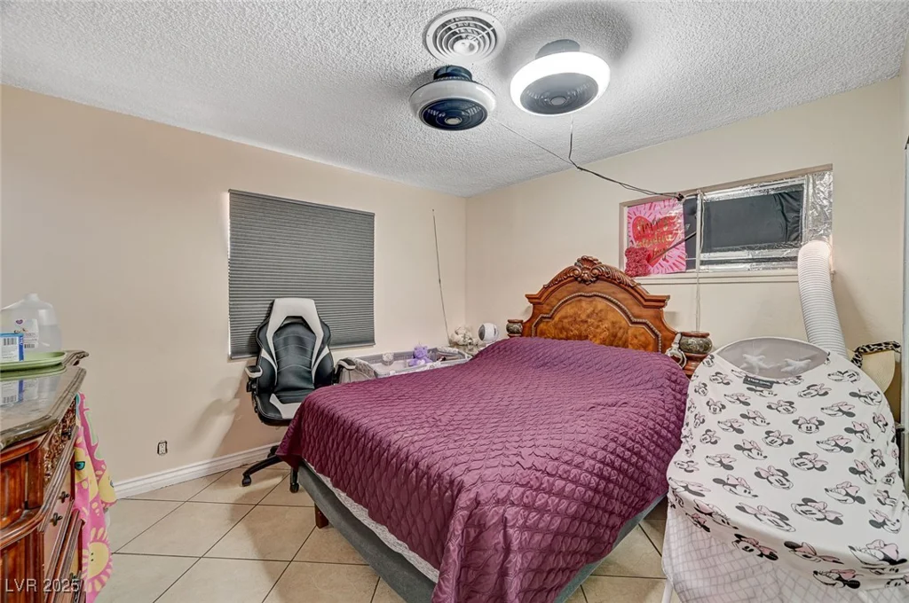 2901 Scarlet Oak, Las Vegas, NV 89104