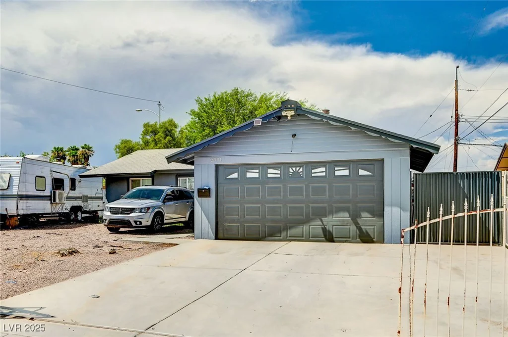 2901 Scarlet Oak, Las Vegas, NV 89104