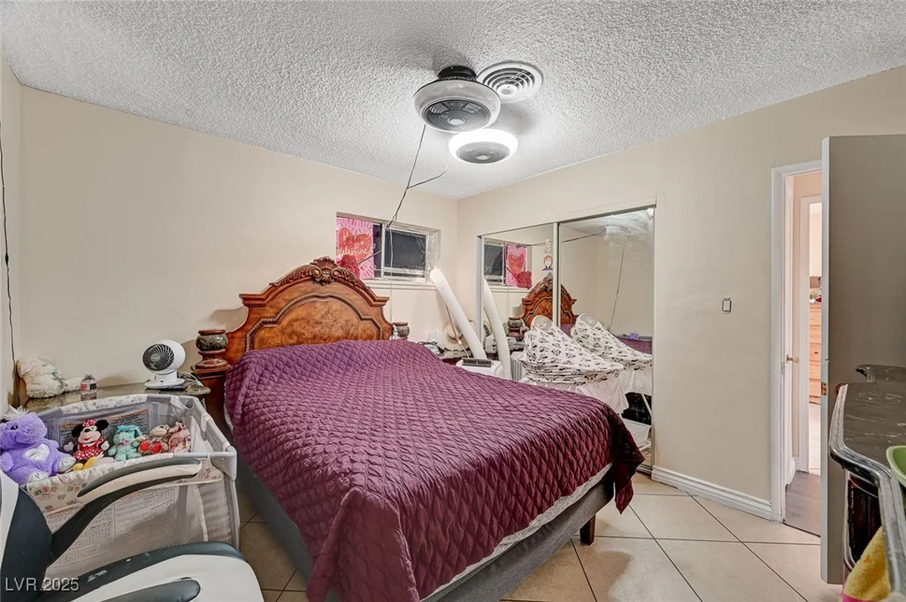 2901 Scarlet Oak, Las Vegas, NV 89104