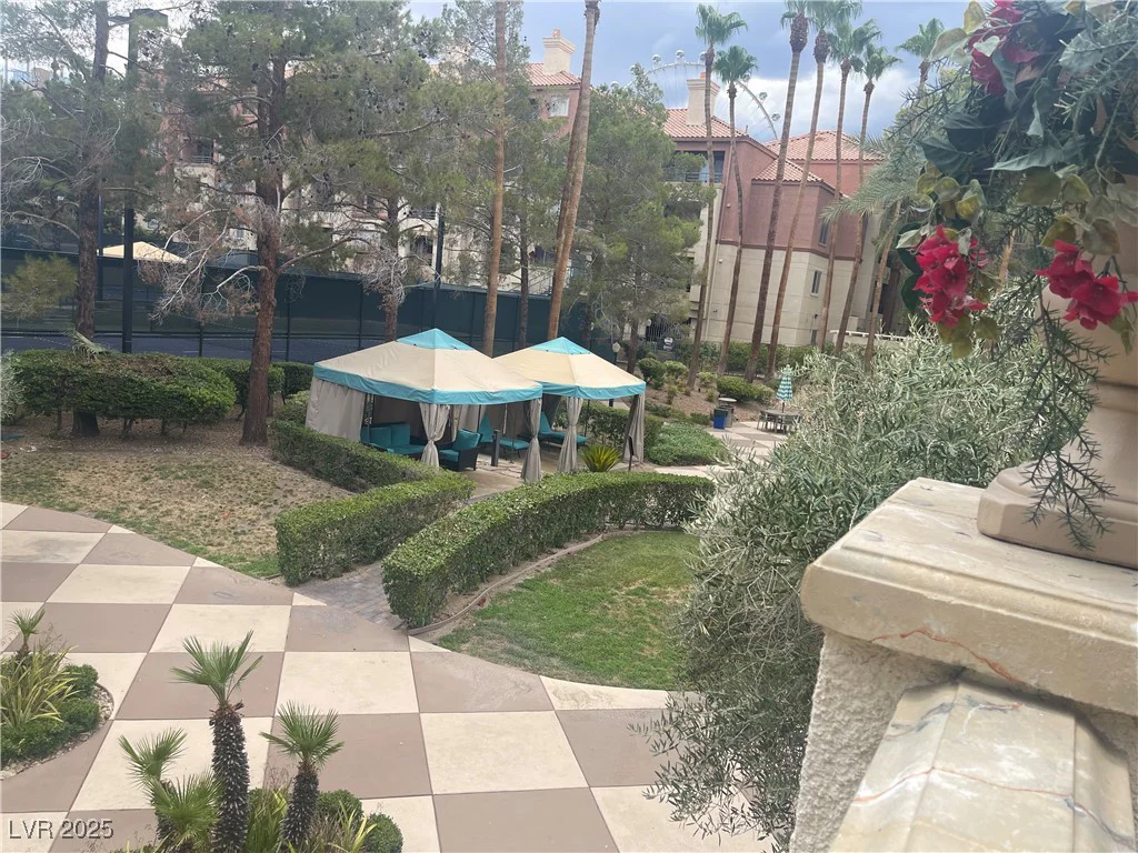 220 Flamingo, Las Vegas, NV 89169