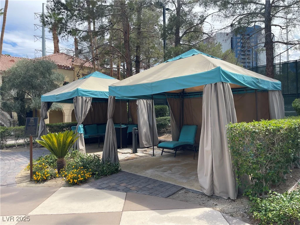220 Flamingo, Las Vegas, NV 89169