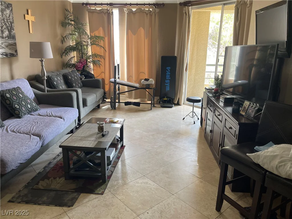 220 Flamingo, Las Vegas, NV 89169