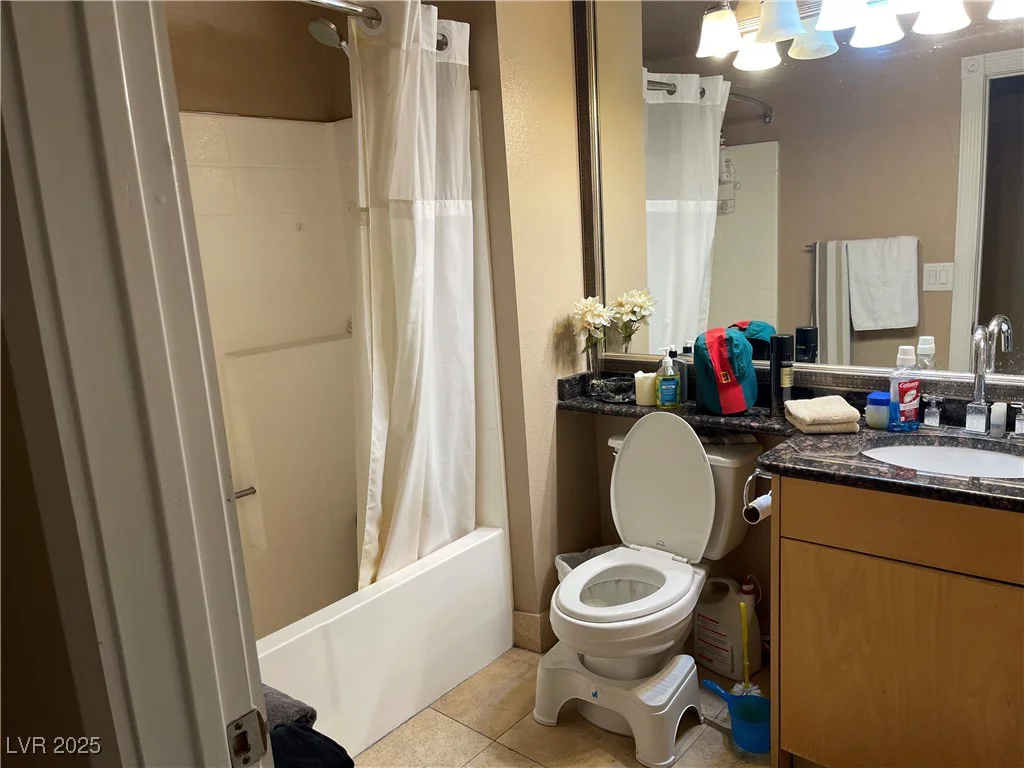 220 Flamingo, Las Vegas, NV 89169