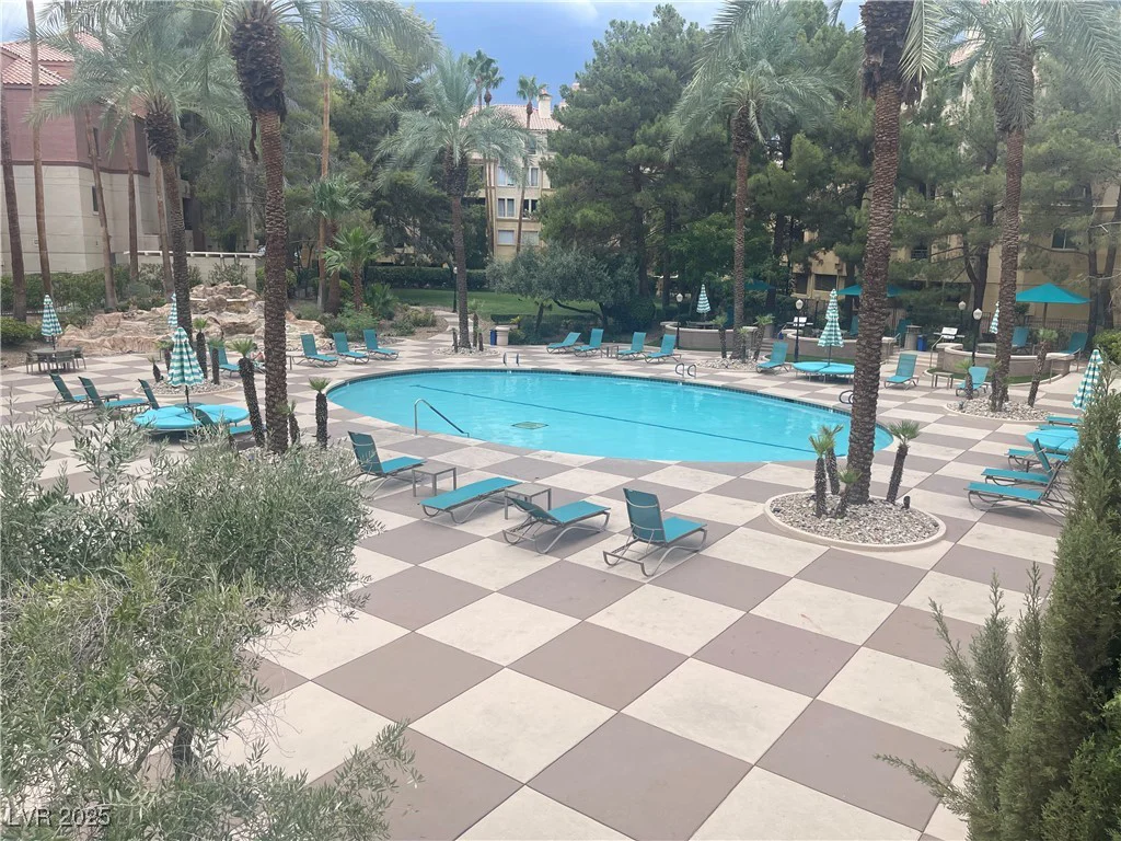 220 Flamingo, Las Vegas, NV 89169
