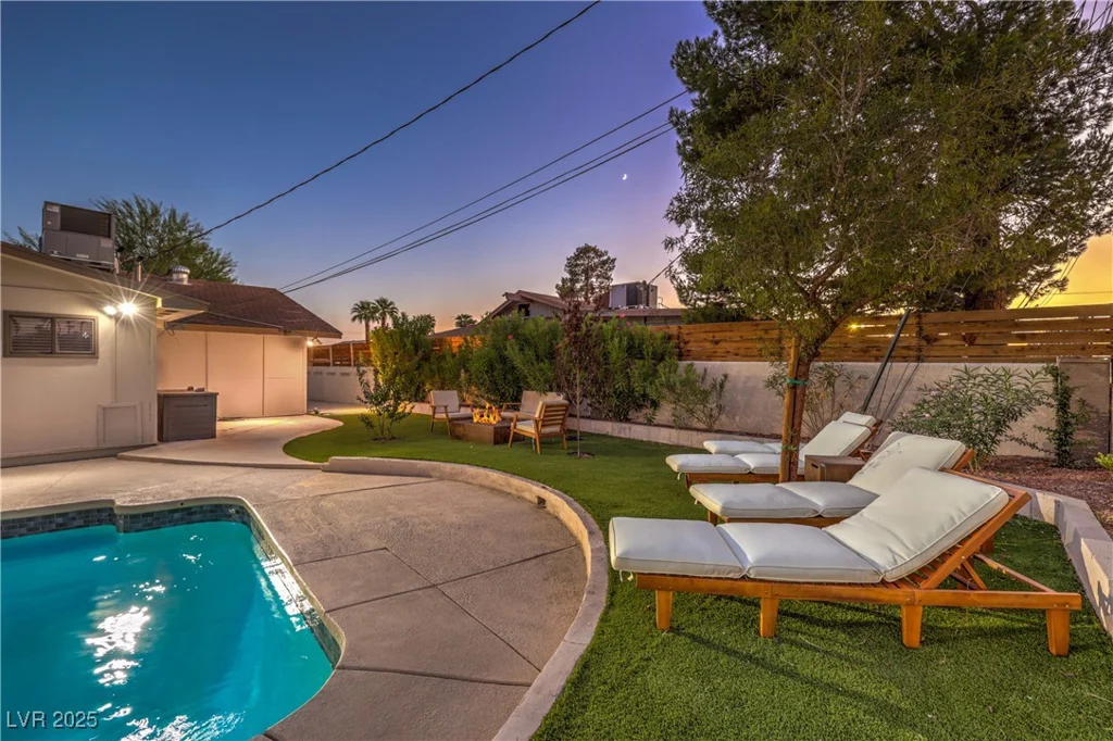 5048 Champions, Las Vegas, NV 89142
