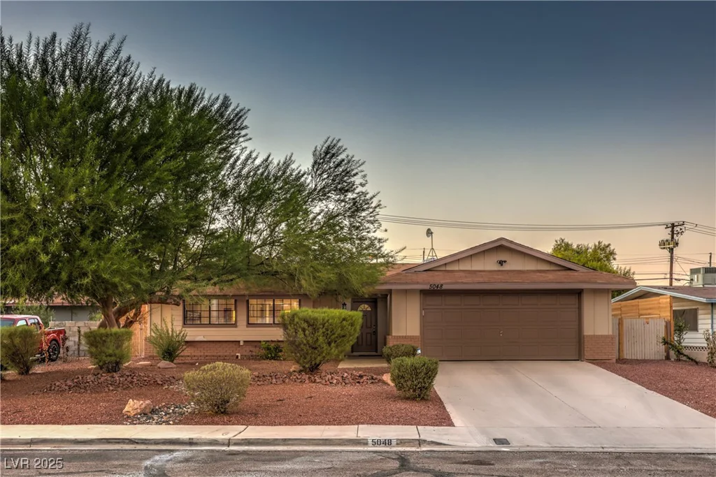 5048 Champions, Las Vegas, NV 89142