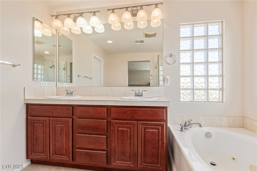 9221 Thunder Falls, Las Vegas, NV 89149