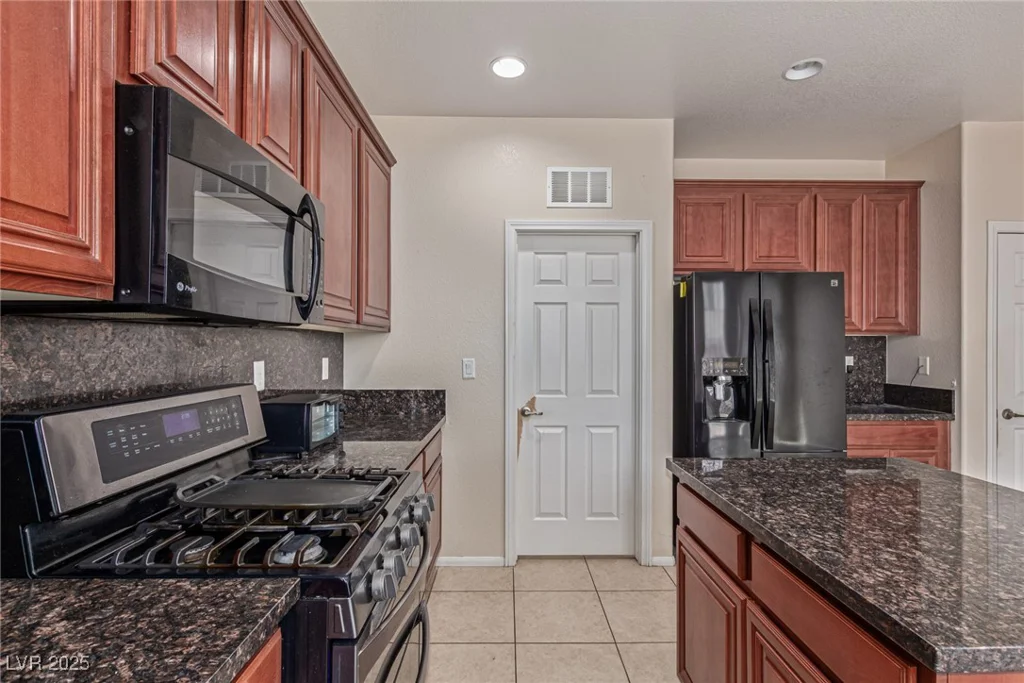 9221 Thunder Falls, Las Vegas, NV 89149