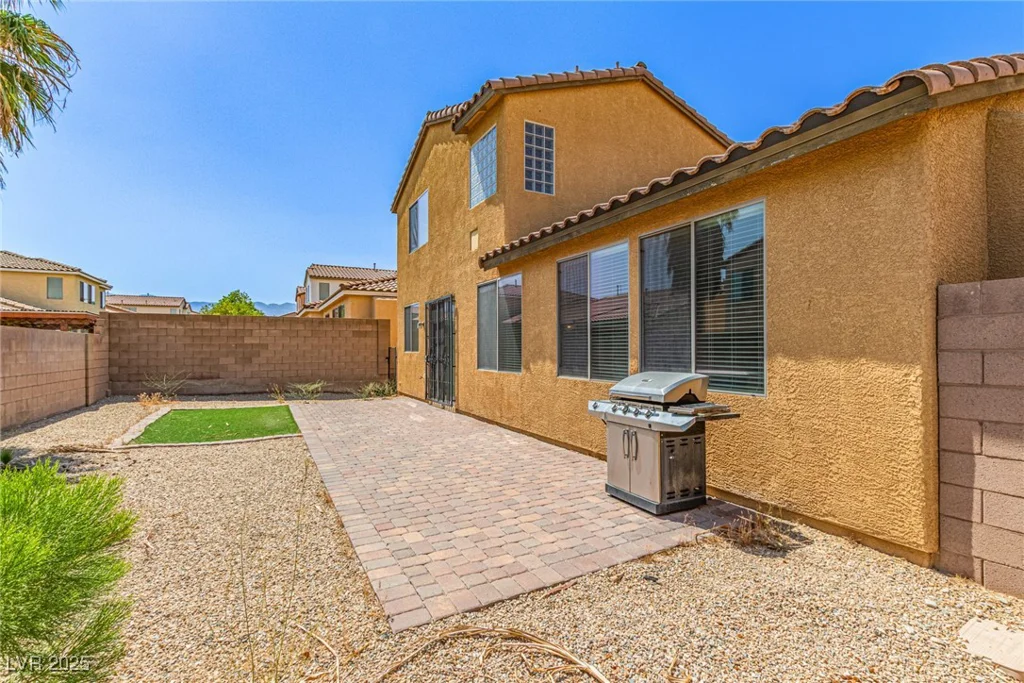 9221 Thunder Falls, Las Vegas, NV 89149