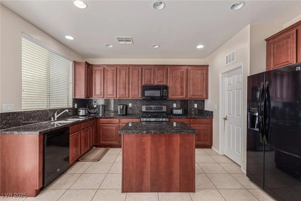 9221 Thunder Falls, Las Vegas, NV 89149
