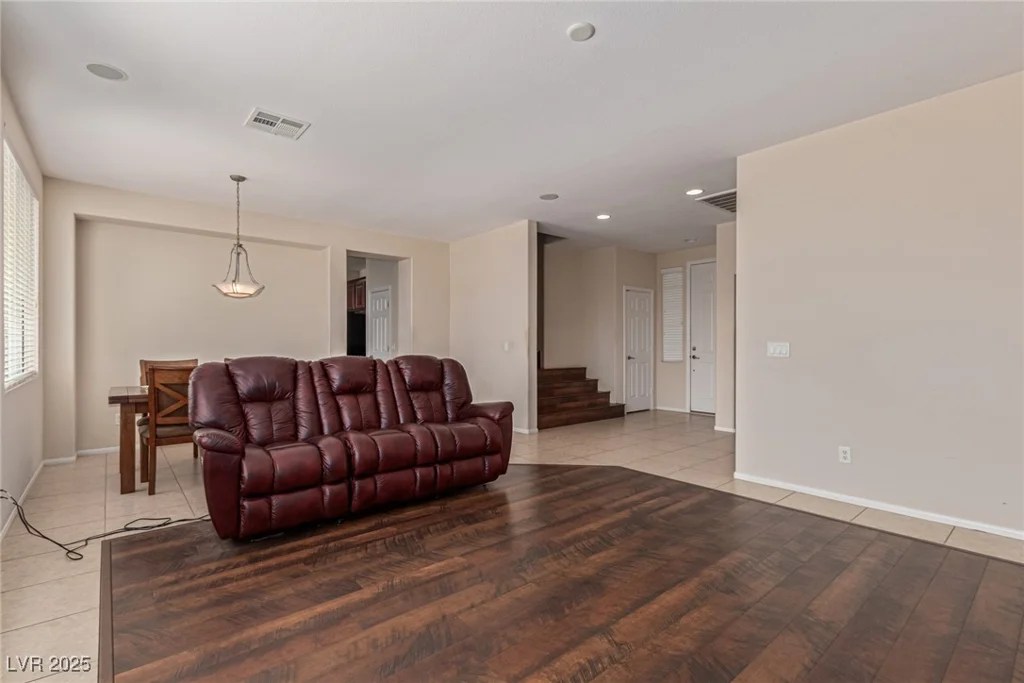 9221 Thunder Falls, Las Vegas, NV 89149