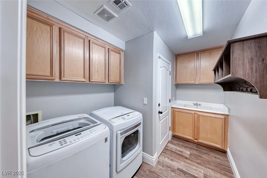 8620 Estrelita, Las Vegas, NV 89128