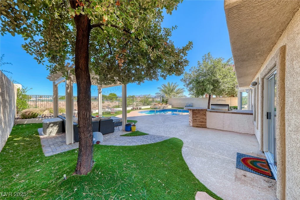 8620 Estrelita, Las Vegas, NV 89128