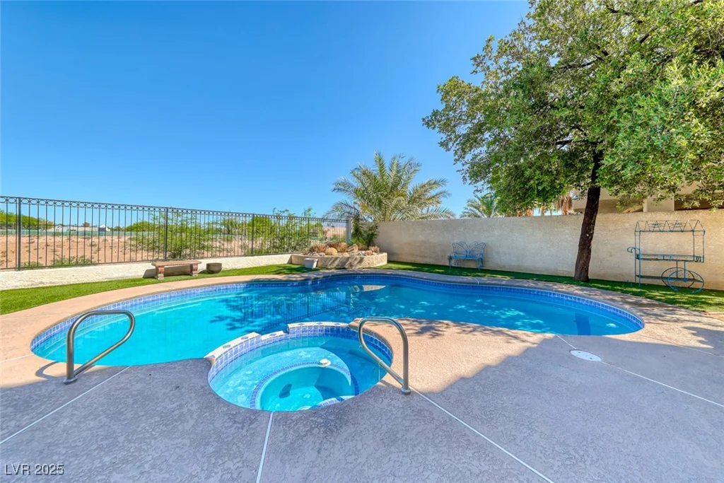 8620 Estrelita, Las Vegas, NV 89128