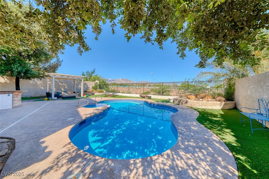 8620 Estrelita, Las Vegas, NV 89128