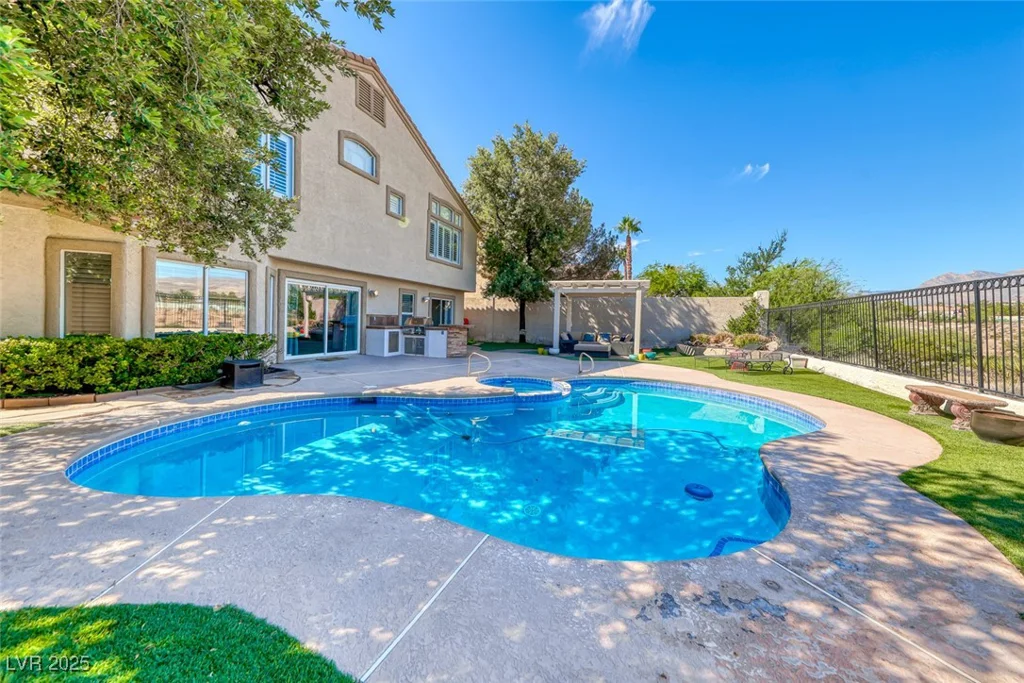 8620 Estrelita, Las Vegas, NV 89128