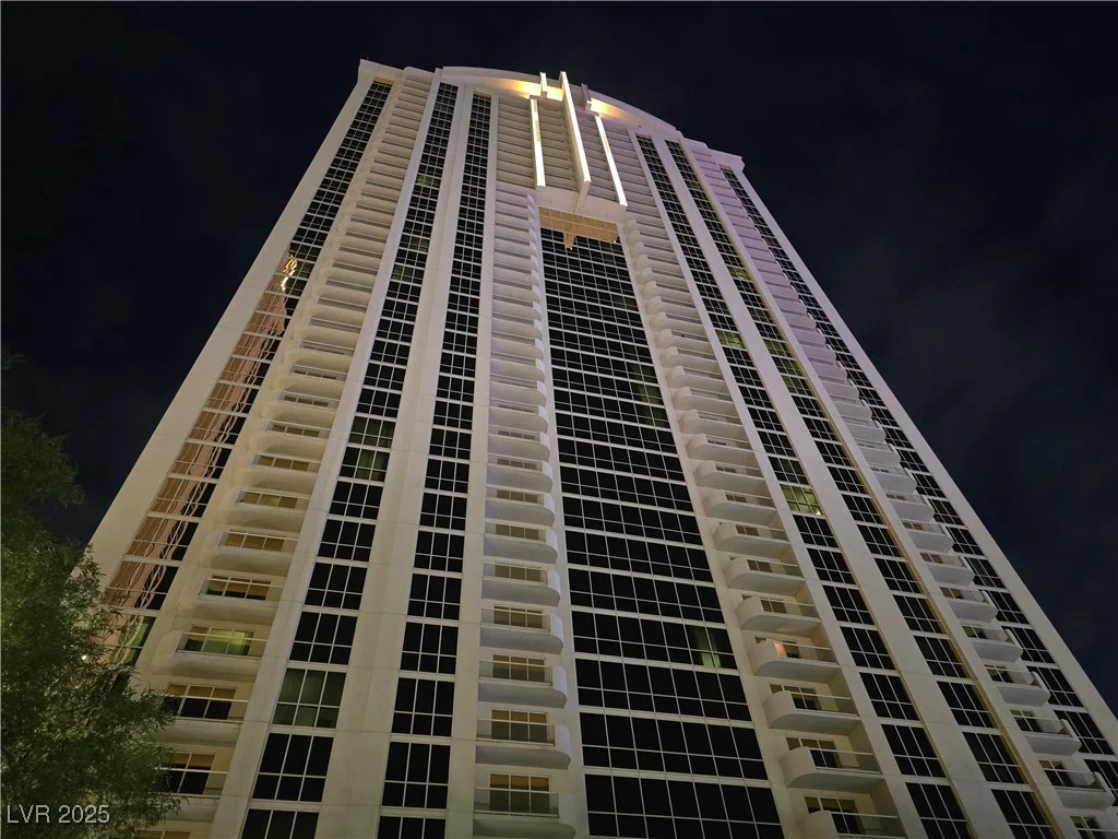 135 Harmon, Las Vegas, NV 89109