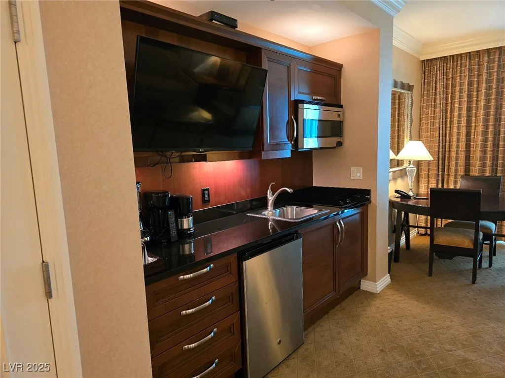 135 Harmon, Las Vegas, NV 89109
