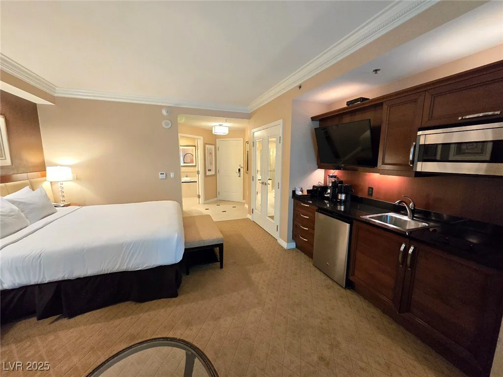 135 Harmon, Las Vegas, NV 89109