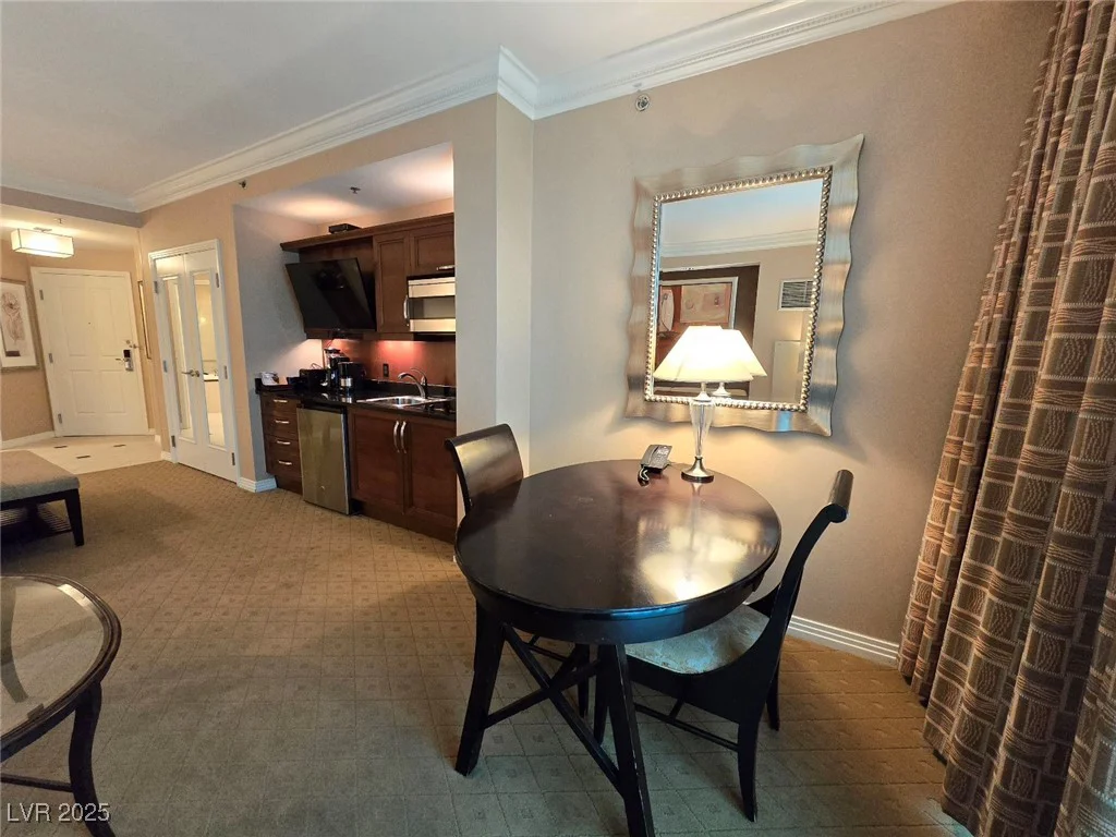 135 Harmon, Las Vegas, NV 89109