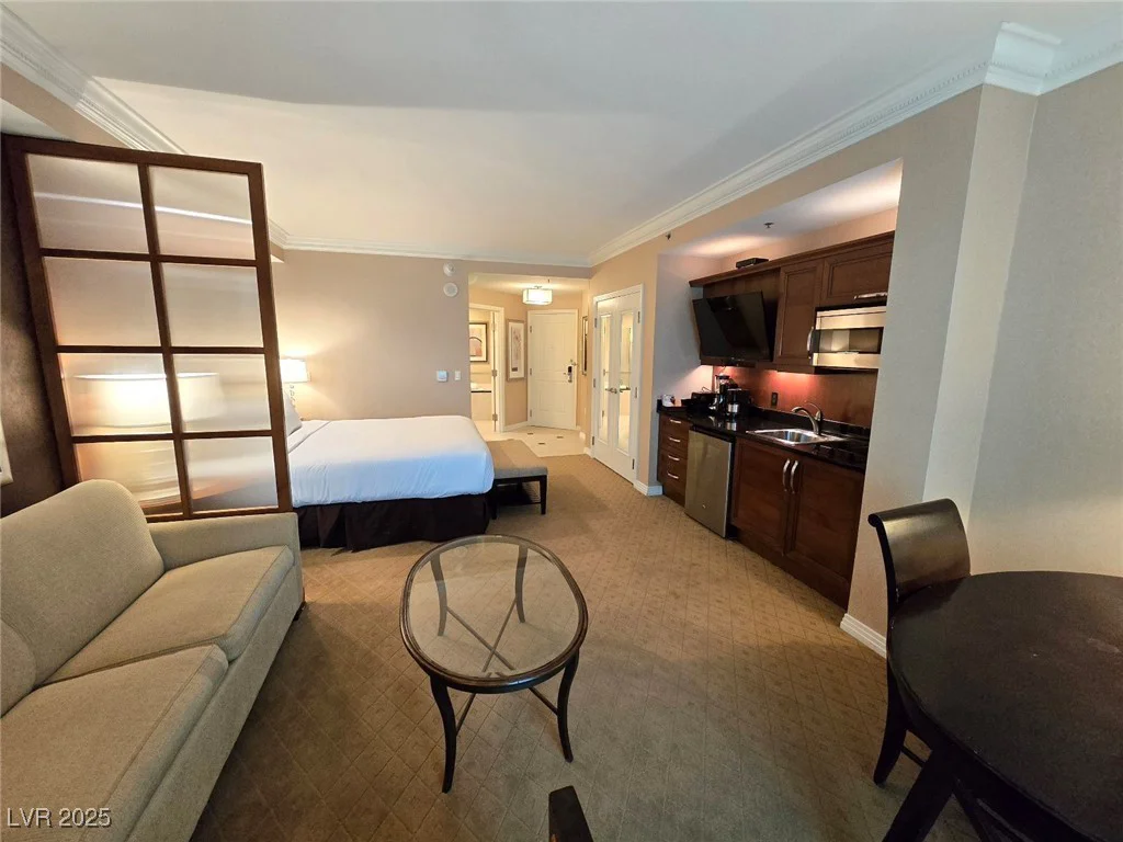 135 Harmon, Las Vegas, NV 89109