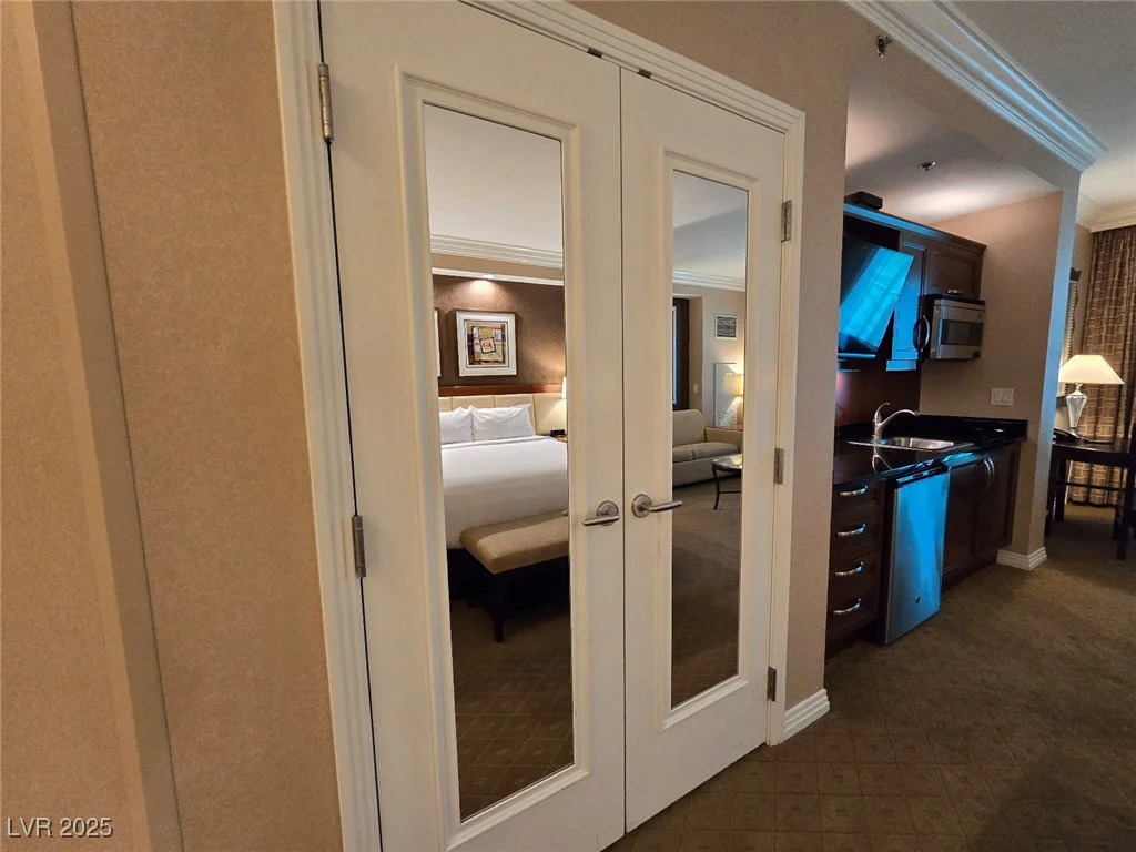 135 Harmon, Las Vegas, NV 89109