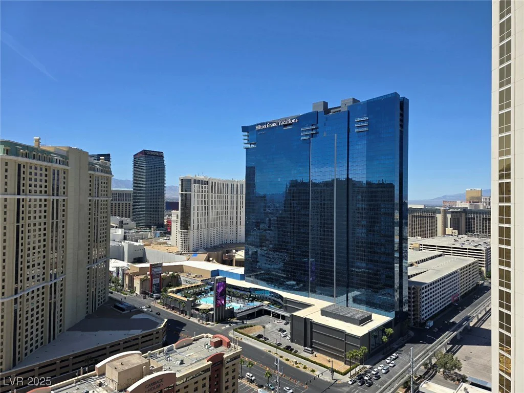 135 Harmon, Las Vegas, NV 89109