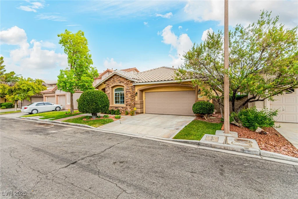 808 Royal Birch, Las Vegas, NV 89144