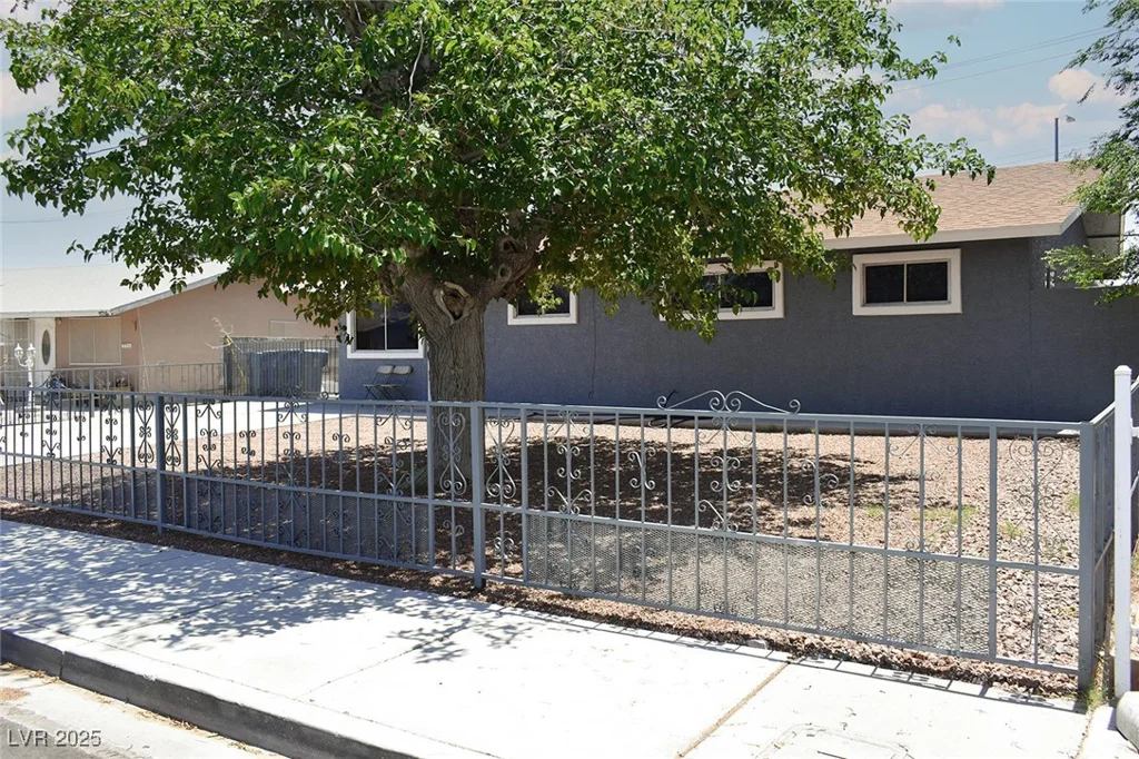 2712 Brady Ave, Las Vegas, NV 89101