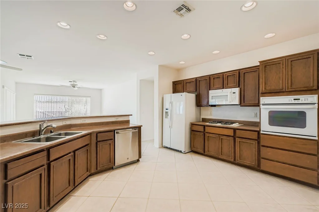 2016 Colvin Run, Henderson, NV 89052