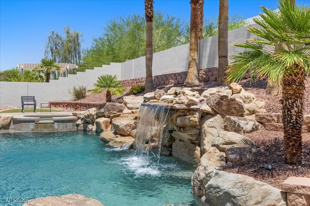 302 Hollywood, Las Vegas, NV 89110