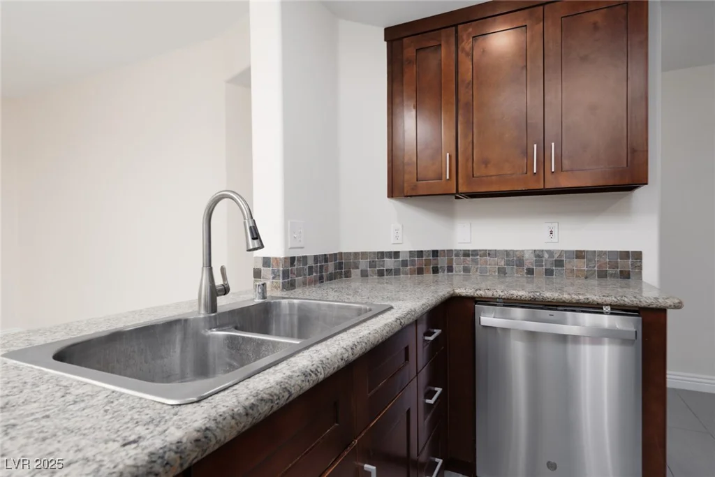 1609 Hills Of Red, Las Vegas, NV 89128