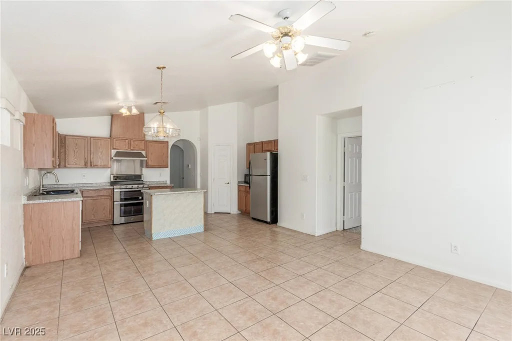 6489 Coldwater Bay, Las Vegas, NV 89122