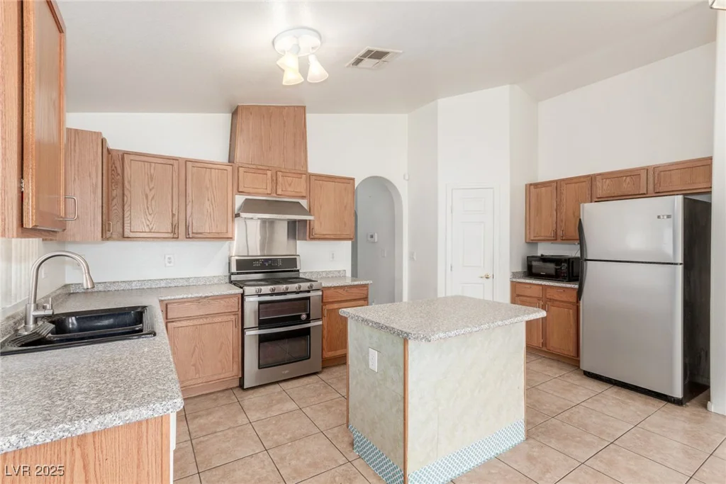 6489 Coldwater Bay, Las Vegas, NV 89122
