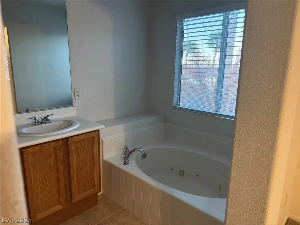7956 Mohican Canyon, Las Vegas, NV 89113