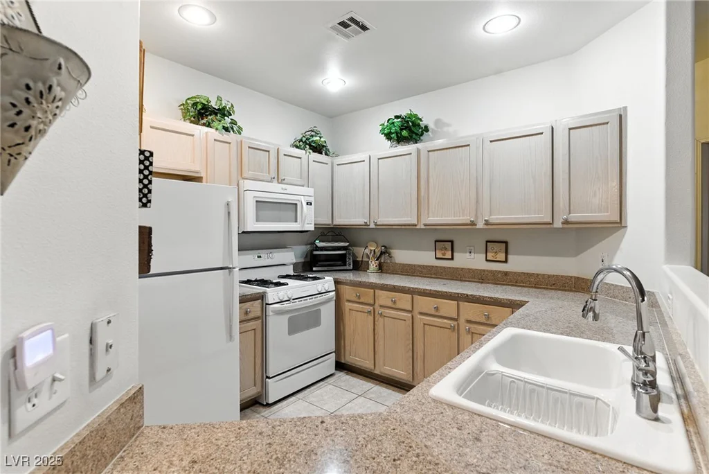 1713 Sky Of Red, Las Vegas, NV 89128