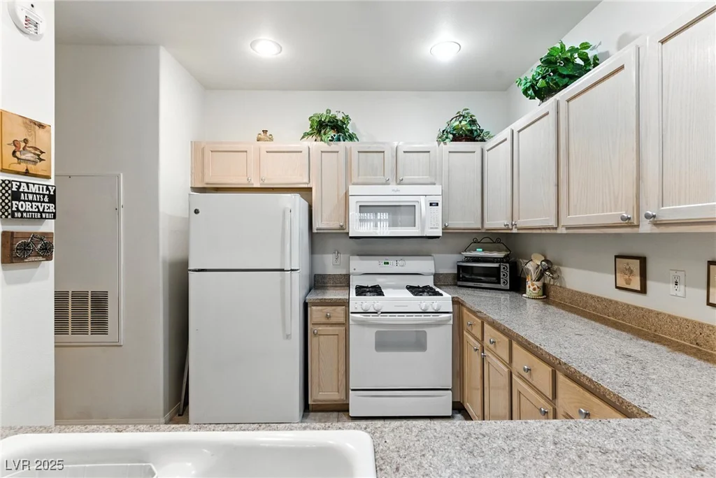 1713 Sky Of Red, Las Vegas, NV 89128