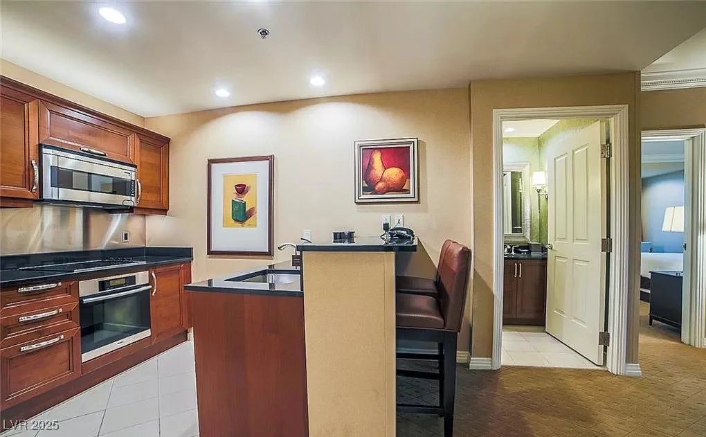 125 Harmon, Las Vegas, NV 89109