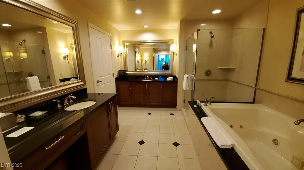 125 Harmon, Las Vegas, NV 89109