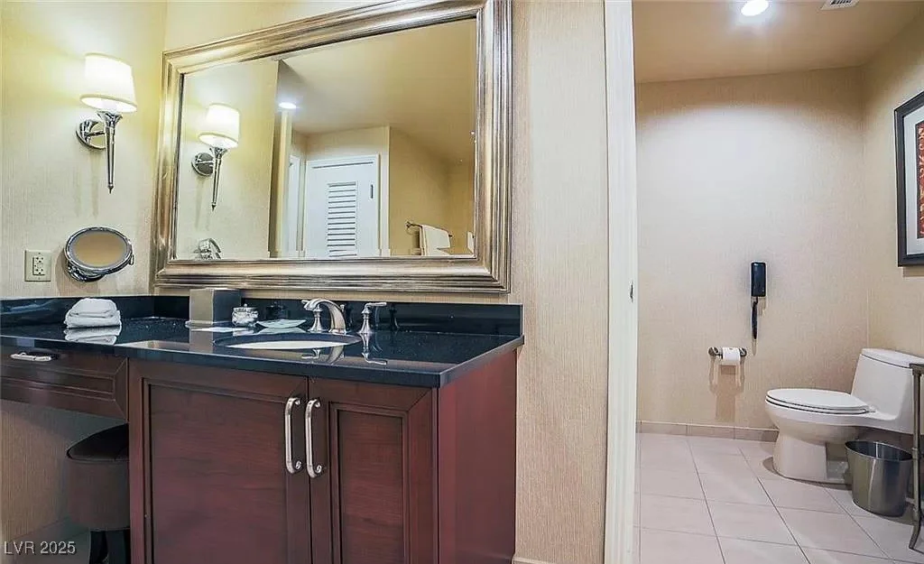 125 Harmon, Las Vegas, NV 89109