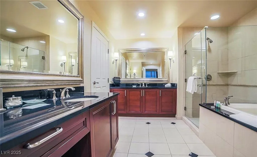 125 Harmon, Las Vegas, NV 89109