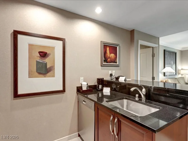 125 Harmon, Las Vegas, NV 89109