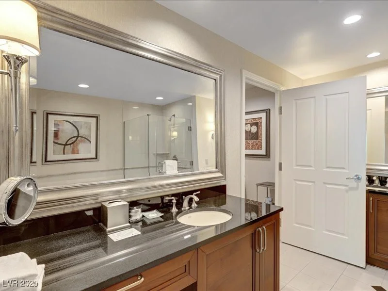125 Harmon, Las Vegas, NV 89109