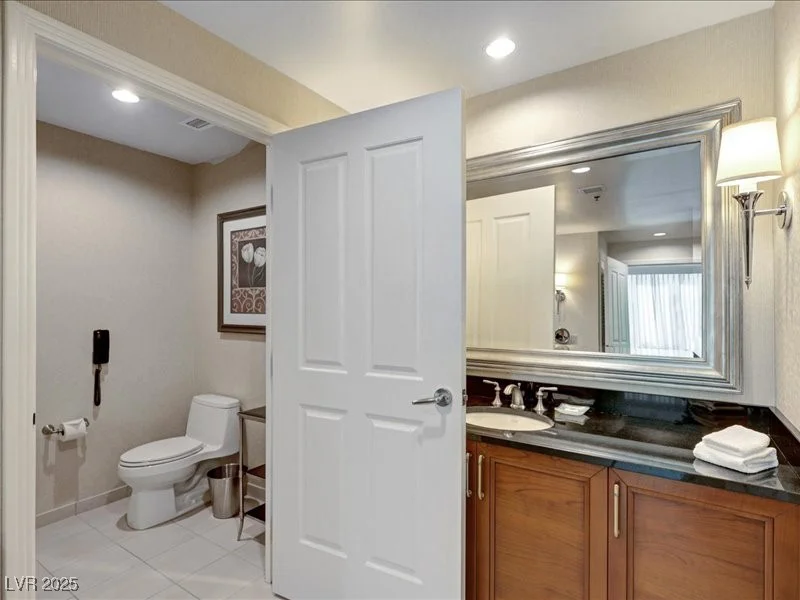 125 Harmon, Las Vegas, NV 89109