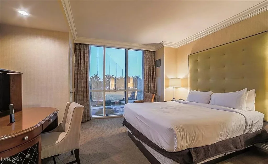 125 Harmon, Las Vegas, NV 89109