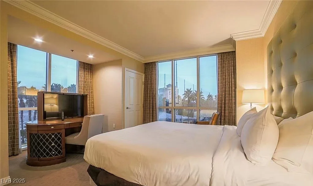 125 Harmon, Las Vegas, NV 89109
