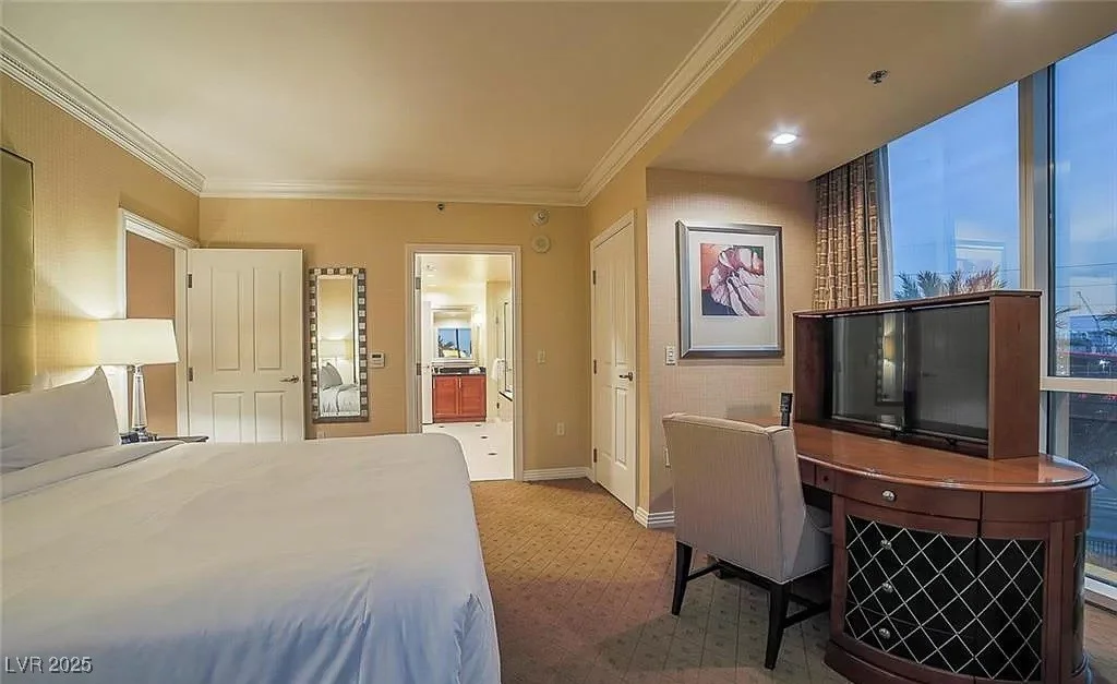 125 Harmon, Las Vegas, NV 89109