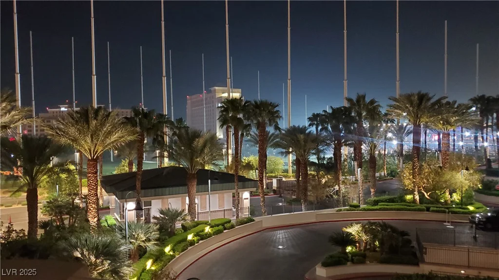125 Harmon, Las Vegas, NV 89109