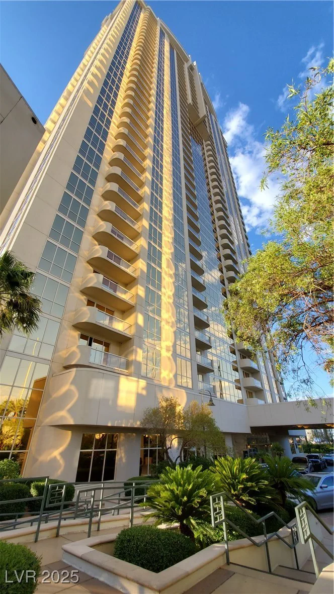 125 Harmon, Las Vegas, NV 89109